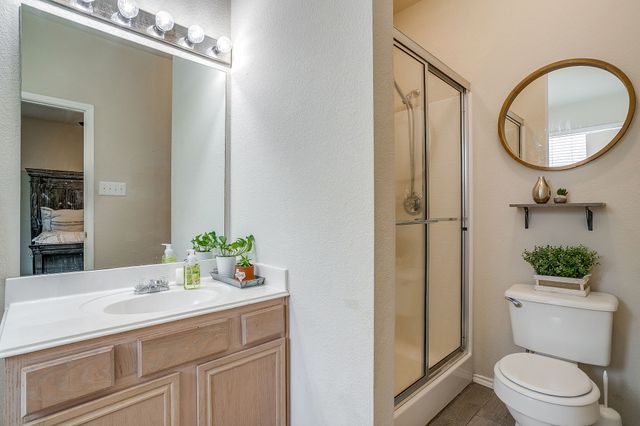 2521 Wakecrest Drive, Fort Worth, TX 76108