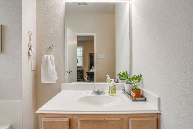 2521 Wakecrest Drive, Fort Worth, TX 76108