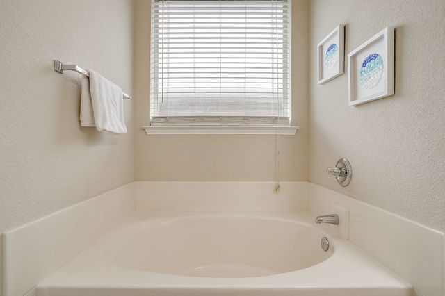 2521 Wakecrest Drive, Fort Worth, TX 76108