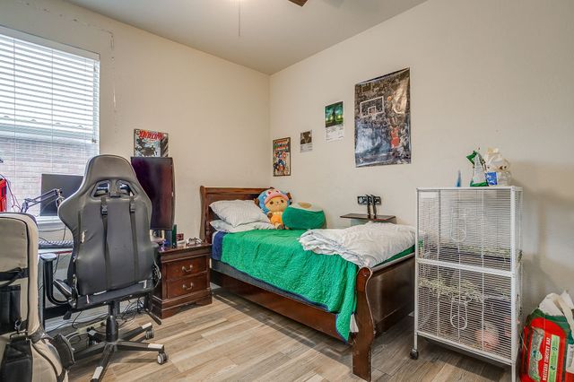 2521 Wakecrest Drive, Fort Worth, TX 76108