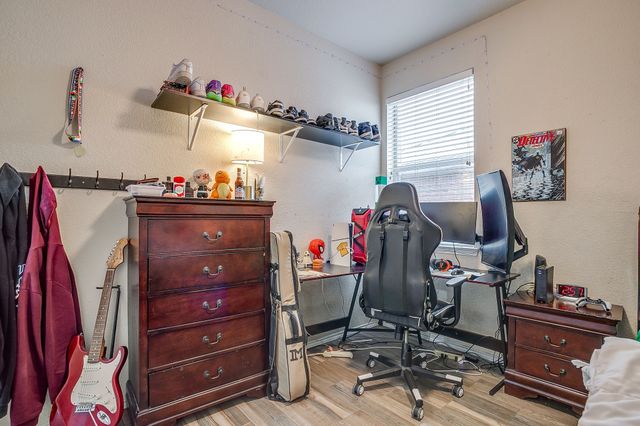 2521 Wakecrest Drive, Fort Worth, TX 76108