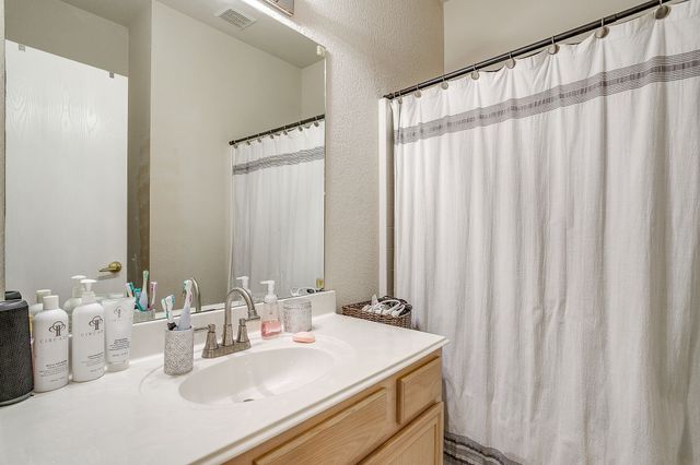 2521 Wakecrest Drive, Fort Worth, TX 76108