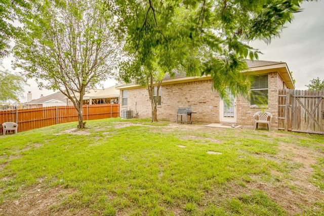 2521 Wakecrest Drive, Fort Worth, TX 76108