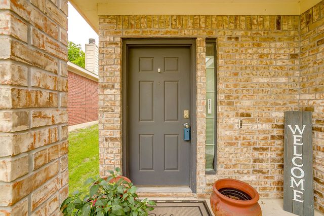2521 Wakecrest Drive, Fort Worth, TX 76108
