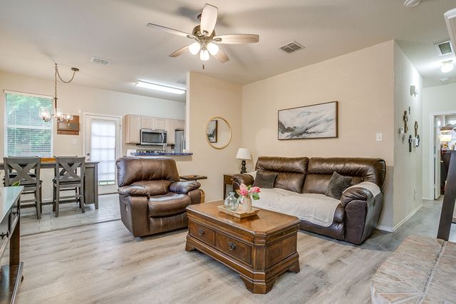 2521 Wakecrest Drive, Fort Worth, TX 76108