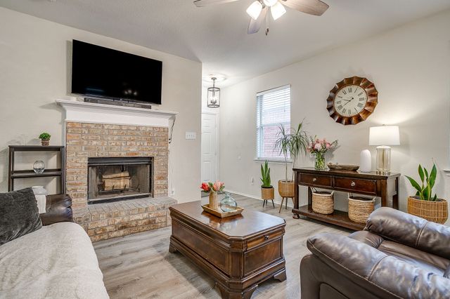 2521 Wakecrest Drive, Fort Worth, TX 76108