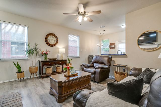 2521 Wakecrest Drive, Fort Worth, TX 76108