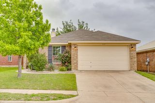 2521 Wakecrest Drive, Fort Worth, TX 76108