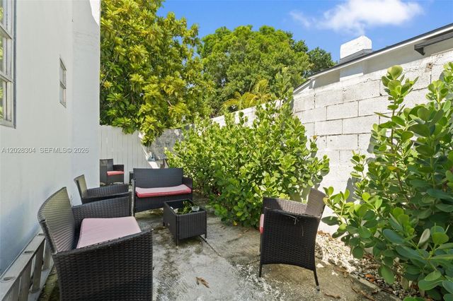 2453 SW 17th St, Miami, FL 33145
