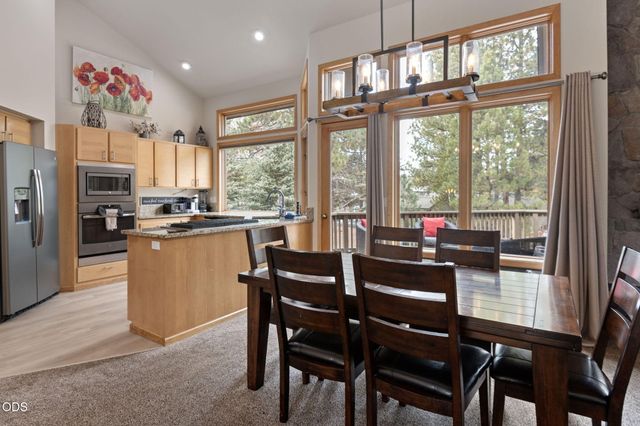 17926 Playoff Lane 3, Sunriver, OR 97707
