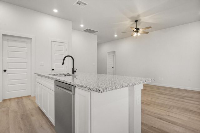 2427 Aberdeen Avenue, Wolfforth, TX 79382