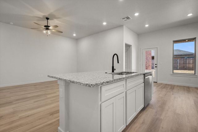 2427 Aberdeen Avenue, Wolfforth, TX 79382