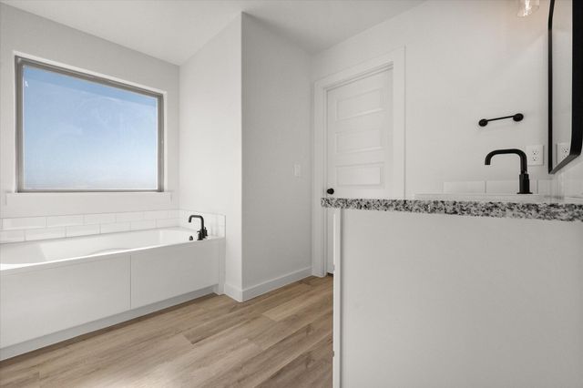 2427 Aberdeen Avenue, Wolfforth, TX 79382