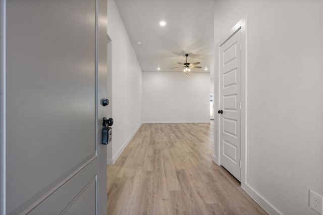 2427 Aberdeen Avenue, Wolfforth, TX 79382