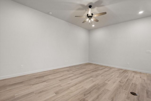 2427 Aberdeen Avenue, Wolfforth, TX 79382