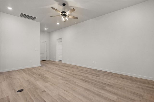 2427 Aberdeen Avenue, Wolfforth, TX 79382