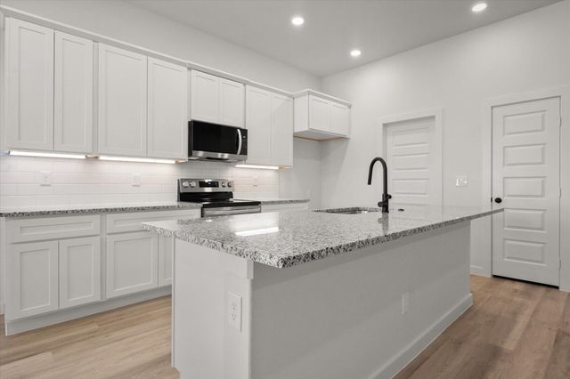 2427 Aberdeen Avenue, Wolfforth, TX 79382