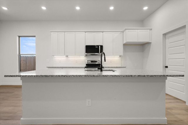 2427 Aberdeen Avenue, Wolfforth, TX 79382