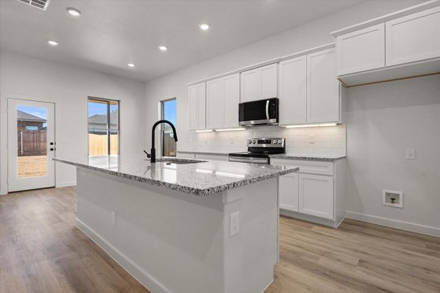 2427 Aberdeen Avenue, Wolfforth, TX 79382