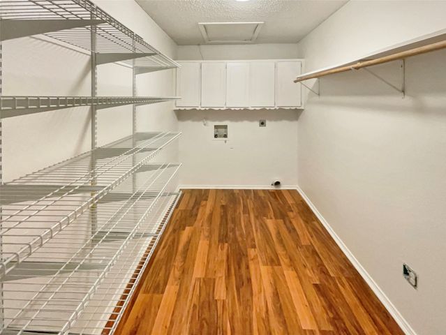 210 Mr Bob Drive, Midlothian, TX 76065