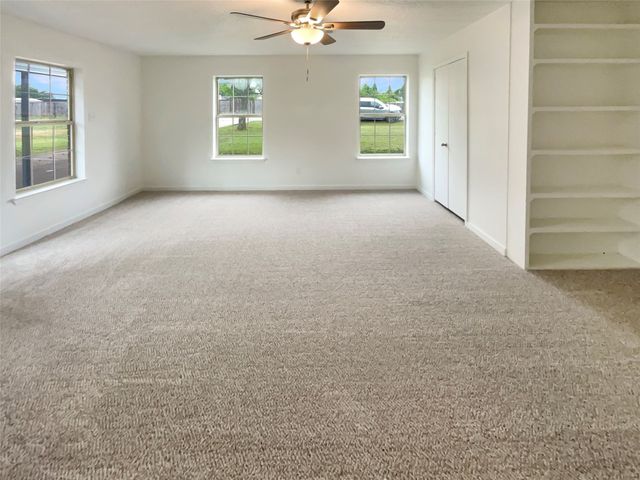 210 Mr Bob Drive, Midlothian, TX 76065
