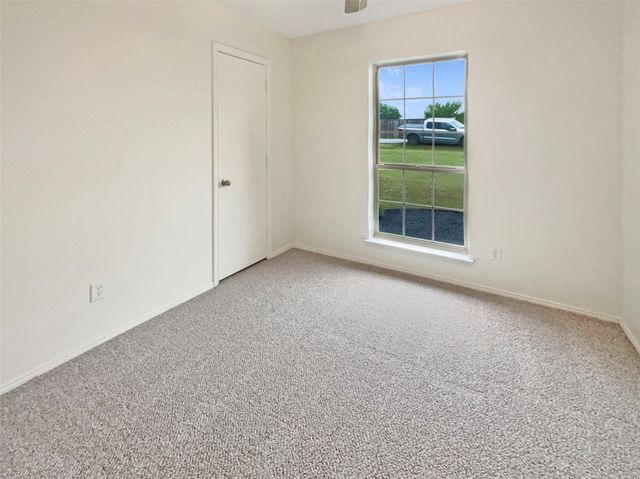 210 Mr Bob Drive, Midlothian, TX 76065