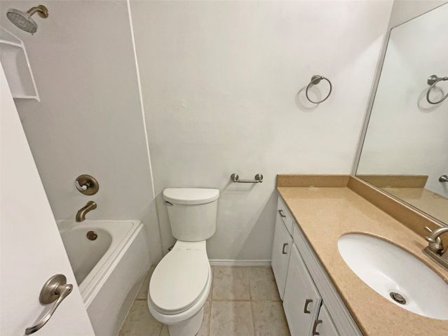 210 Mr Bob Drive, Midlothian, TX 76065