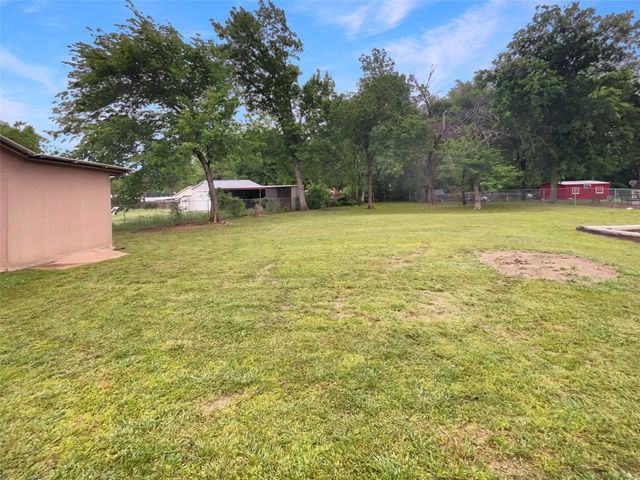 210 Mr Bob Drive, Midlothian, TX 76065