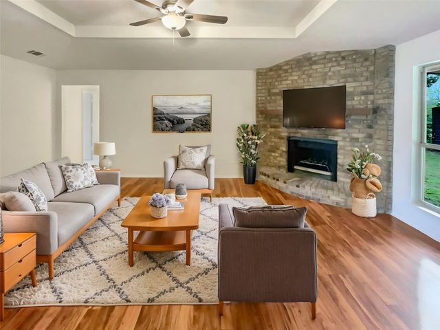 210 Mr Bob Drive, Midlothian, TX 76065