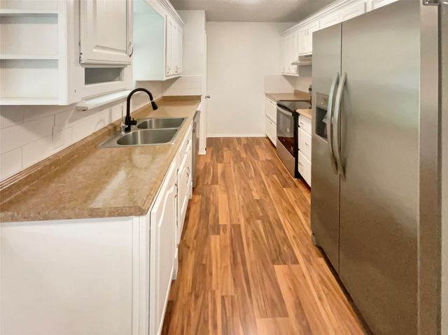 210 Mr Bob Drive, Midlothian, TX 76065
