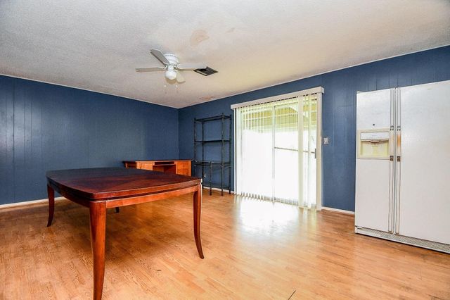 703 S Washington Street, El Campo, TX 77437