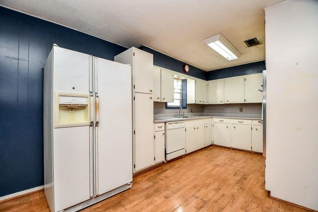 703 S Washington Street, El Campo, TX 77437