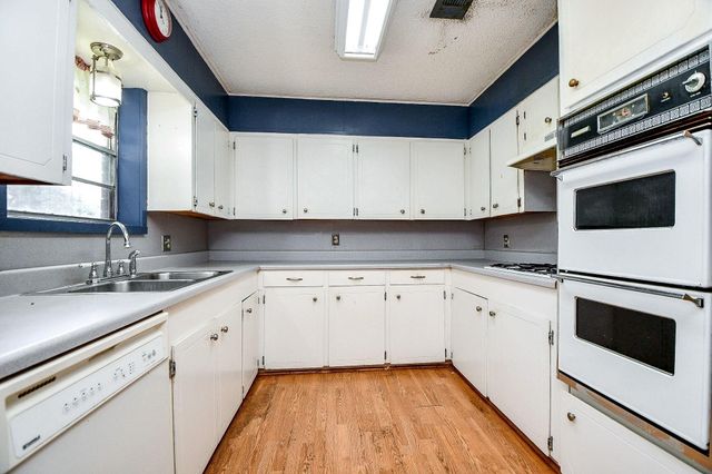703 S Washington Street, El Campo, TX 77437