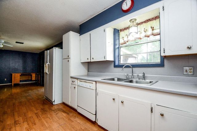 703 S Washington Street, El Campo, TX 77437