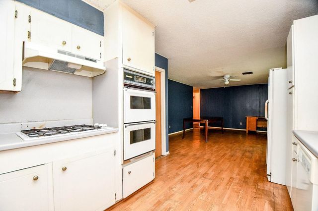 703 S Washington Street, El Campo, TX 77437