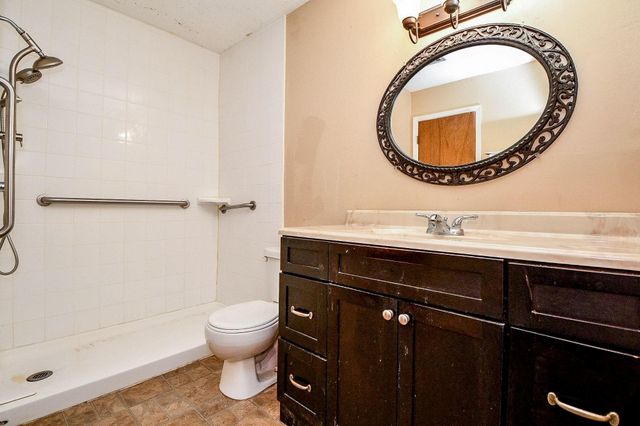 703 S Washington Street, El Campo, TX 77437