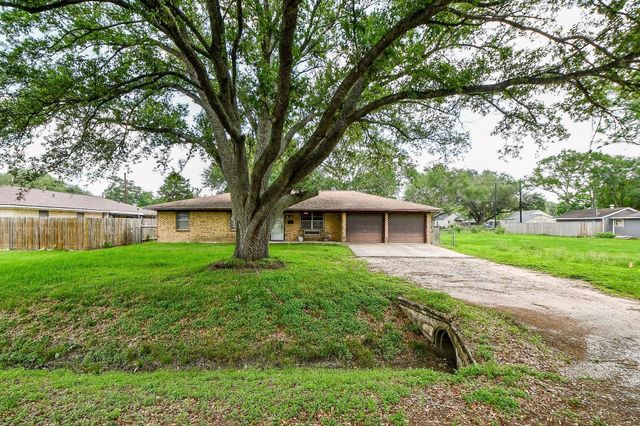 703 S Washington Street, El Campo, TX 77437