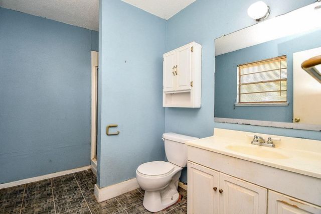 703 S Washington Street, El Campo, TX 77437