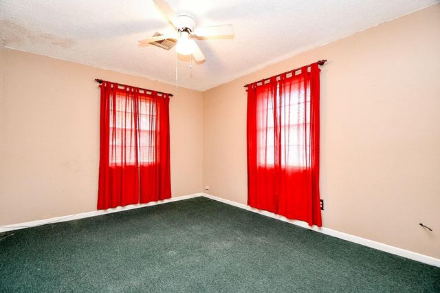 703 S Washington Street, El Campo, TX 77437