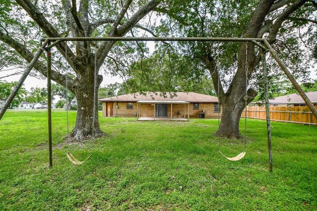 703 S Washington Street, El Campo, TX 77437
