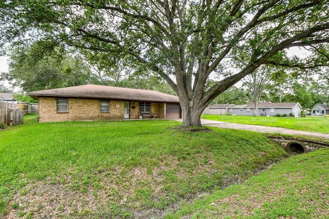 703 S Washington Street, El Campo, TX 77437