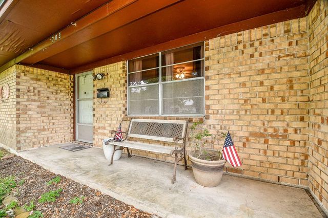 703 S Washington Street, El Campo, TX 77437