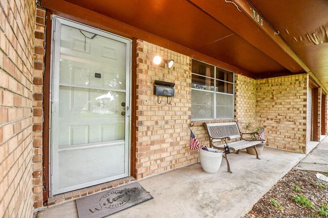 703 S Washington Street, El Campo, TX 77437