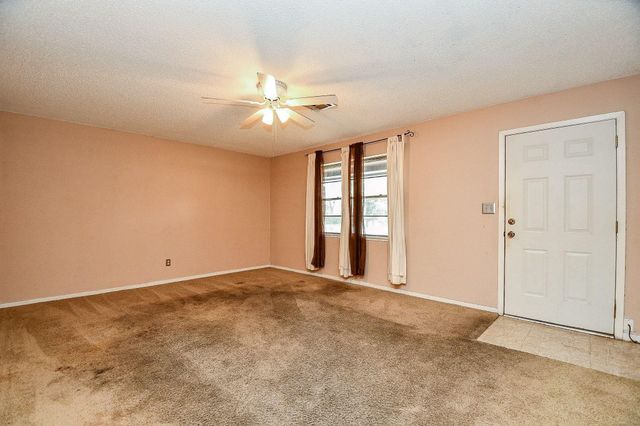 703 S Washington Street, El Campo, TX 77437
