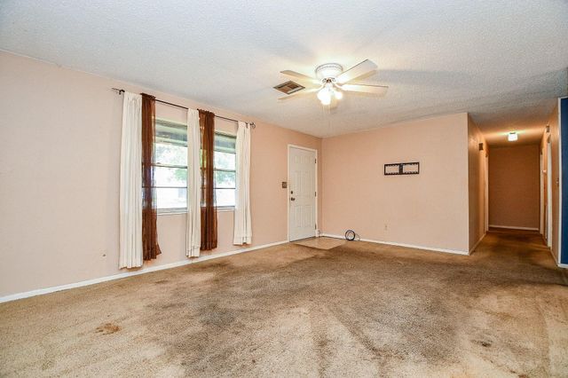 703 S Washington Street, El Campo, TX 77437