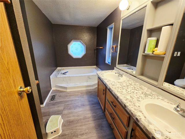 140 SE Fuchsia Avenue, Shelton, WA 98584