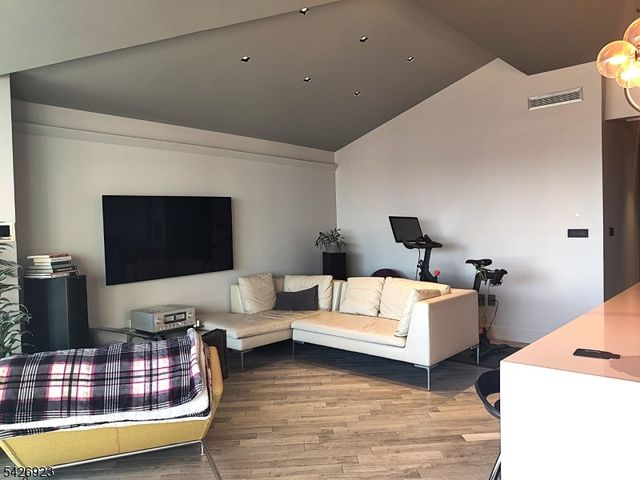 344 Paterson Plank Rd PH, Jersey City, NJ 07307