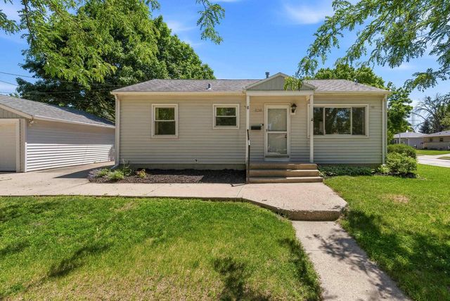 2102 S 99th Street, West Allis, WI 53227