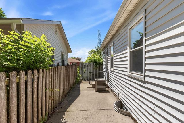 2102 S 99th Street, West Allis, WI 53227
