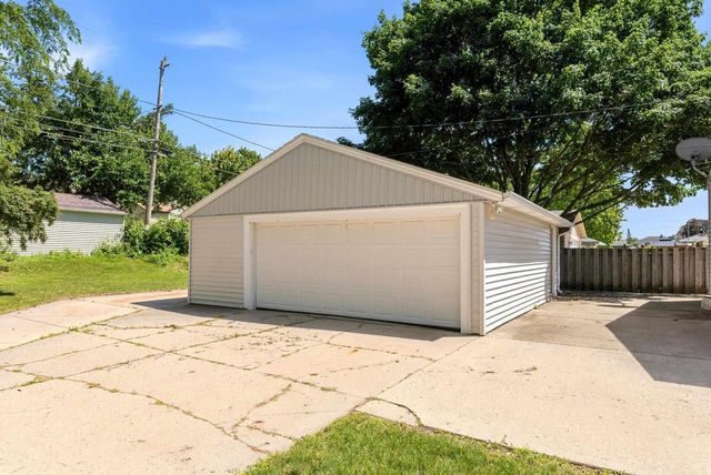 2102 S 99th Street, West Allis, WI 53227